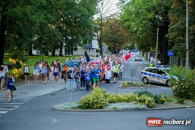 Zdjęcie w galerii na portalu naszraciborz.pl: ŚDM: Droga Krzyżowa przeszła ulicami miasta wiadomości z regionu