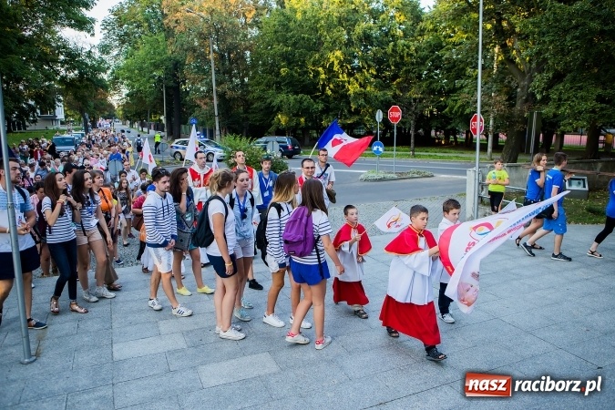 Zdjęcie w galerii na portalu naszraciborz.pl: ŚDM: Droga Krzyżowa przeszła ulicami miasta wiadomości z regionu