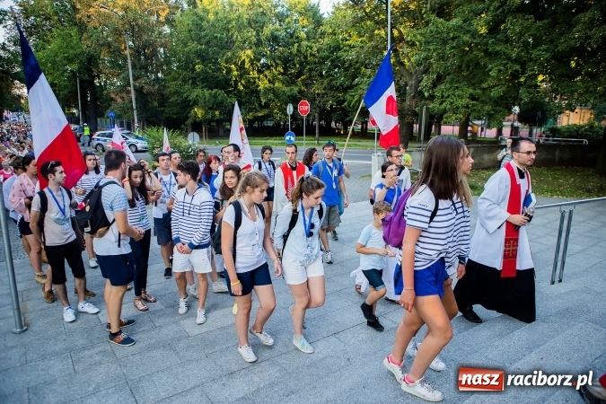 Zdjęcie w galerii na portalu naszraciborz.pl: ŚDM: Droga Krzyżowa przeszła ulicami miasta wiadomości z regionu