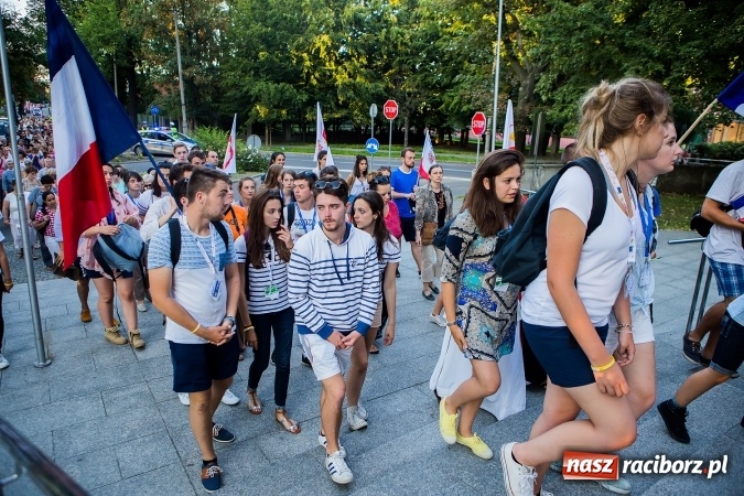 Zdjęcie w galerii na portalu naszraciborz.pl: ŚDM: Droga Krzyżowa przeszła ulicami miasta wiadomości z regionu