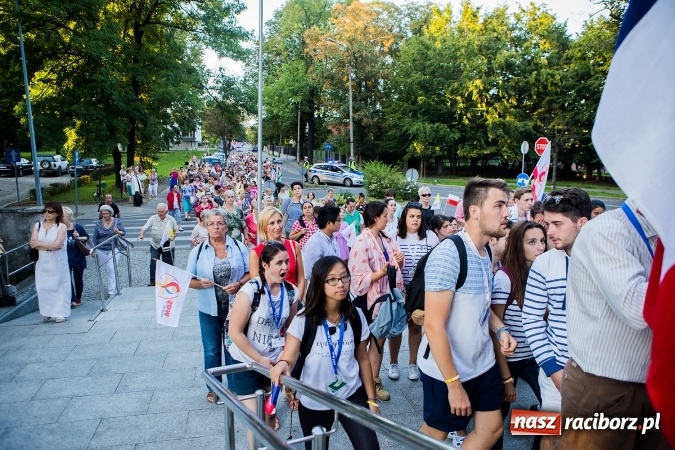 Zdjęcie w galerii na portalu naszraciborz.pl: ŚDM: Droga Krzyżowa przeszła ulicami miasta wiadomości z regionu