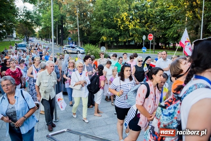 Zdjęcie w galerii na portalu naszraciborz.pl: ŚDM: Droga Krzyżowa przeszła ulicami miasta wiadomości z regionu
