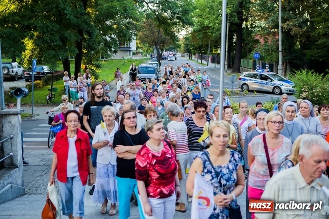 Zdjęcie w galerii na portalu naszraciborz.pl: ŚDM: Droga Krzyżowa przeszła ulicami miasta wiadomości z regionu