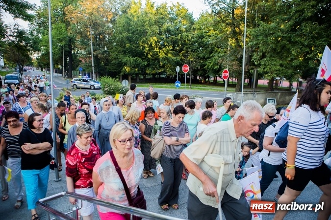 Zdjęcie w galerii na portalu naszraciborz.pl: ŚDM: Droga Krzyżowa przeszła ulicami miasta wiadomości z regionu