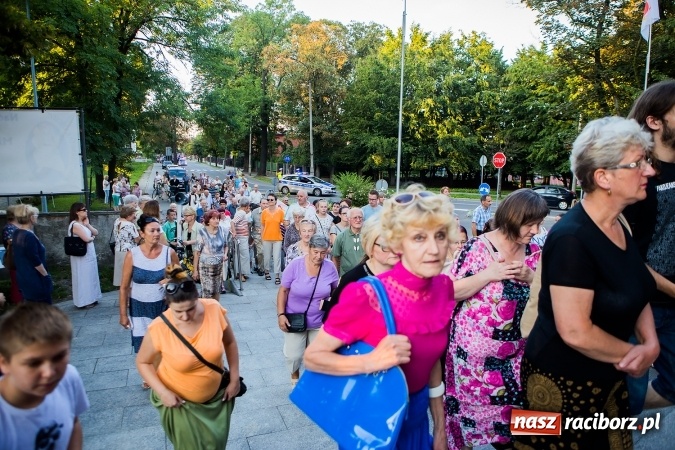 Zdjęcie w galerii na portalu naszraciborz.pl: ŚDM: Droga Krzyżowa przeszła ulicami miasta wiadomości z regionu