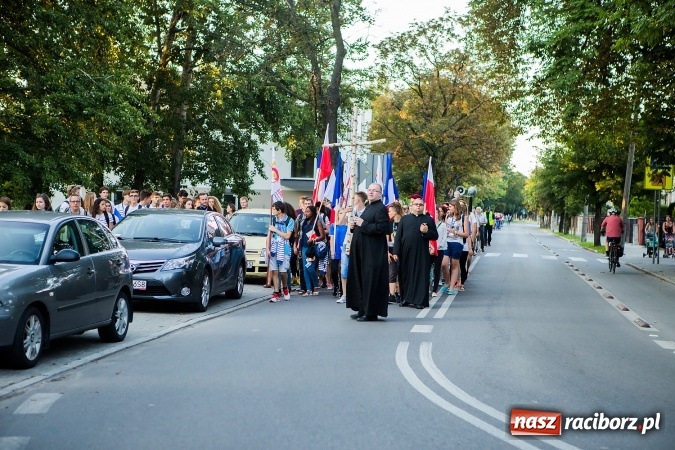 Zdjęcie w galerii na portalu naszraciborz.pl: ŚDM: Droga Krzyżowa przeszła ulicami miasta wiadomości z regionu