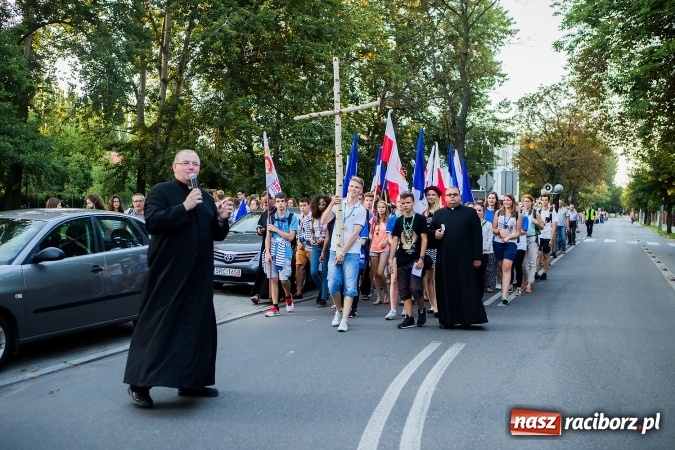 Zdjęcie w galerii na portalu naszraciborz.pl: ŚDM: Droga Krzyżowa przeszła ulicami miasta wiadomości z regionu
