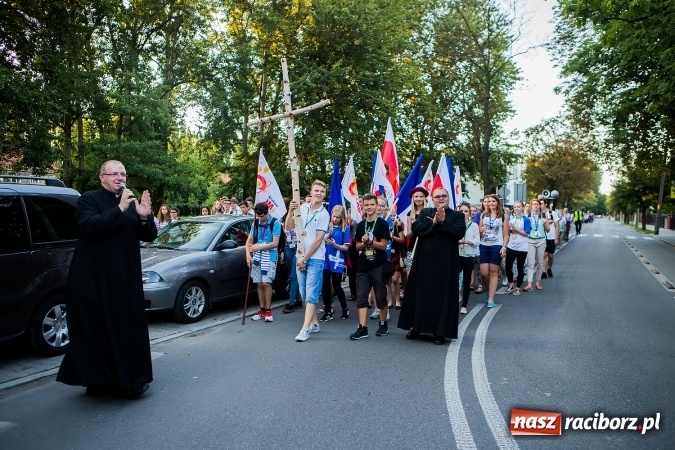 Zdjęcie w galerii na portalu naszraciborz.pl: ŚDM: Droga Krzyżowa przeszła ulicami miasta wiadomości z regionu
