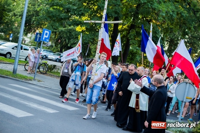 Zdjęcie w galerii na portalu naszraciborz.pl: ŚDM: Droga Krzyżowa przeszła ulicami miasta wiadomości z regionu