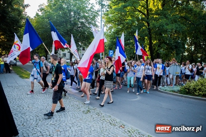 Zdjęcie w galerii na portalu naszraciborz.pl: ŚDM: Droga Krzyżowa przeszła ulicami miasta wiadomości z regionu