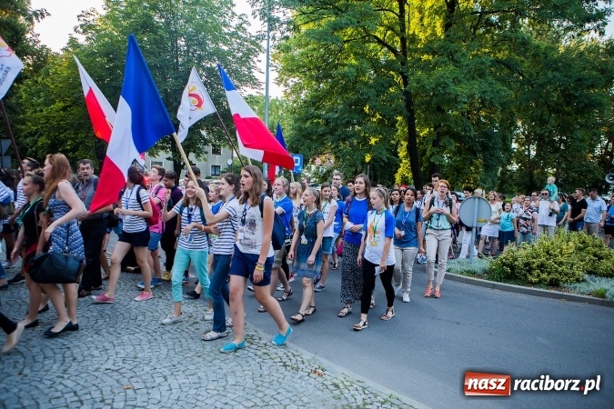 Zdjęcie w galerii na portalu naszraciborz.pl: ŚDM: Droga Krzyżowa przeszła ulicami miasta wiadomości z regionu