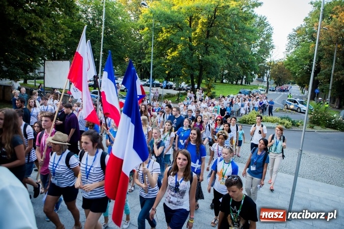 Zdjęcie w galerii na portalu naszraciborz.pl: ŚDM: Droga Krzyżowa przeszła ulicami miasta wiadomości z regionu
