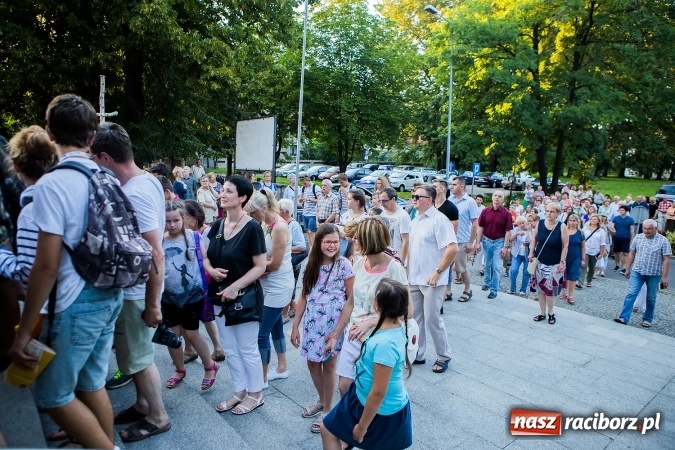 Zdjęcie w galerii na portalu naszraciborz.pl: ŚDM: Droga Krzyżowa przeszła ulicami miasta wiadomości z regionu