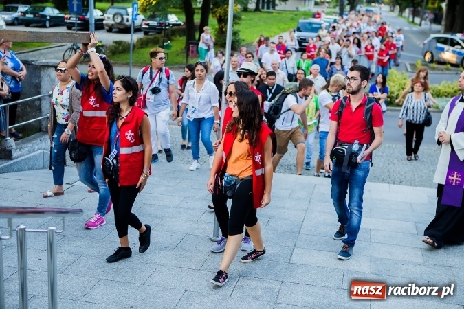 Zdjęcie w galerii na portalu naszraciborz.pl: ŚDM: Droga Krzyżowa przeszła ulicami miasta wiadomości z regionu