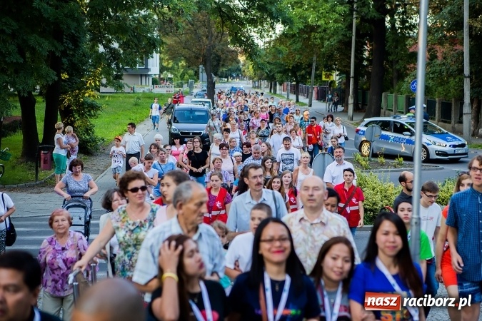 Zdjęcie w galerii na portalu naszraciborz.pl: ŚDM: Droga Krzyżowa przeszła ulicami miasta wiadomości z regionu