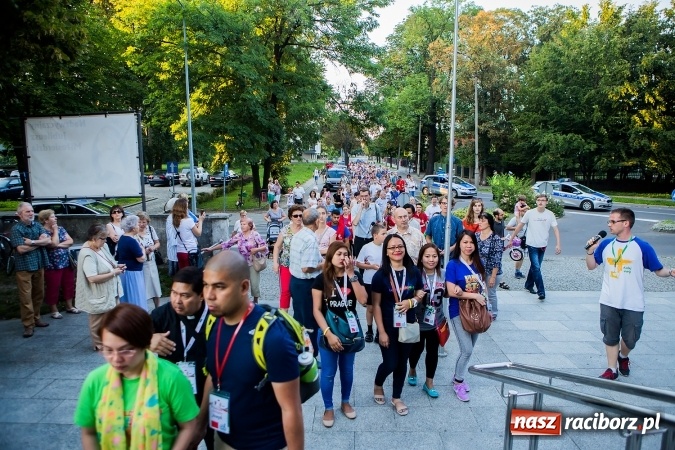 Zdjęcie w galerii na portalu naszraciborz.pl: ŚDM: Droga Krzyżowa przeszła ulicami miasta wiadomości z regionu