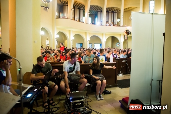 Zdjęcie w galerii na portalu naszraciborz.pl: ŚDM: Droga Krzyżowa przeszła ulicami miasta wiadomości z regionu