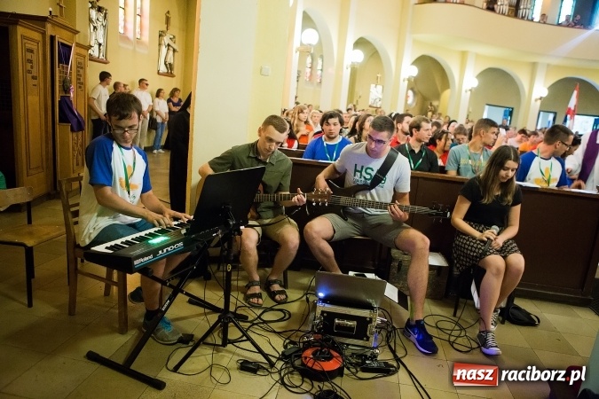 Zdjęcie w galerii na portalu naszraciborz.pl: ŚDM: Droga Krzyżowa przeszła ulicami miasta wiadomości z regionu