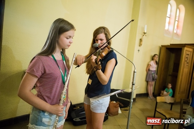 Zdjęcie w galerii na portalu naszraciborz.pl: ŚDM: Droga Krzyżowa przeszła ulicami miasta wiadomości z regionu