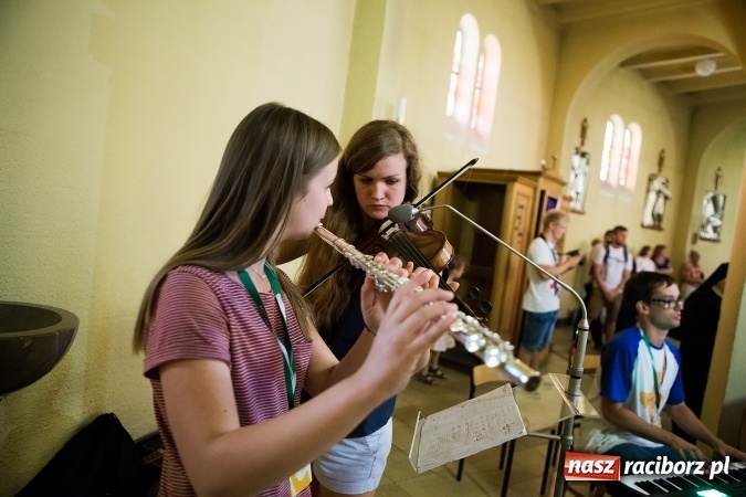 Zdjęcie w galerii na portalu naszraciborz.pl: ŚDM: Droga Krzyżowa przeszła ulicami miasta wiadomości z regionu