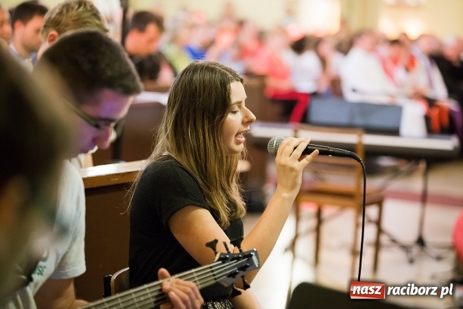 Zdjęcie w galerii na portalu naszraciborz.pl: ŚDM: Droga Krzyżowa przeszła ulicami miasta wiadomości z regionu
