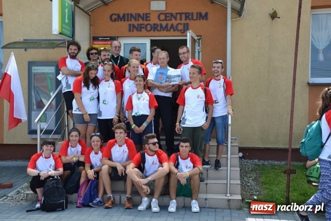 Zdjęcie w galerii na portalu naszraciborz.pl: ŚDM. Stu Włochów odwiedziło gminę Rudnik  wiadomości z regionu