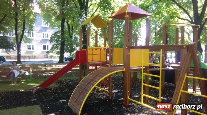 Zdjęcie w galerii na portalu naszraciborz.pl: Budżet obywatelski 2016. Ponury dotąd pl. Bohaterów Westerplatte zmienił swoje oblicze wiadomości z regionu