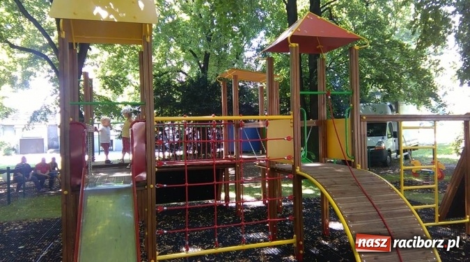 Zdjęcie w galerii na portalu naszraciborz.pl: Budżet obywatelski 2016. Ponury dotąd pl. Bohaterów Westerplatte zmienił swoje oblicze wiadomości z regionu