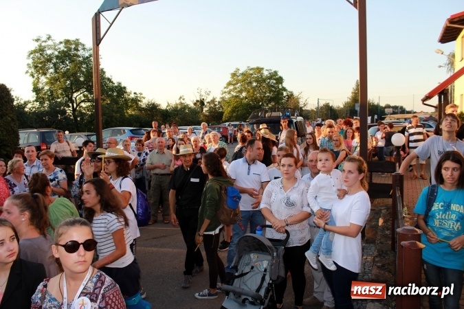 Zdjęcie w galerii na portalu naszraciborz.pl: Światowe Dni Młodzieży. Droga świata w Pogrzebieniu  wiadomości z regionu