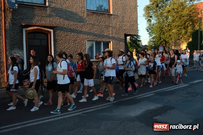 Zdjęcie w galerii na portalu naszraciborz.pl: Światowe Dni Młodzieży. Droga świata w Pogrzebieniu  wiadomości z regionu