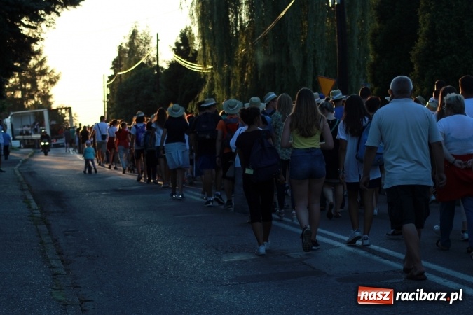 Zdjęcie w galerii na portalu naszraciborz.pl: Światowe Dni Młodzieży. Droga świata w Pogrzebieniu  wiadomości z regionu