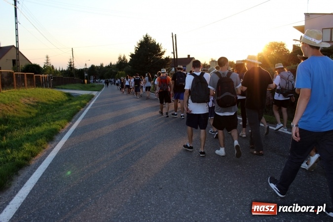 Zdjęcie w galerii na portalu naszraciborz.pl: Światowe Dni Młodzieży. Droga świata w Pogrzebieniu  wiadomości z regionu