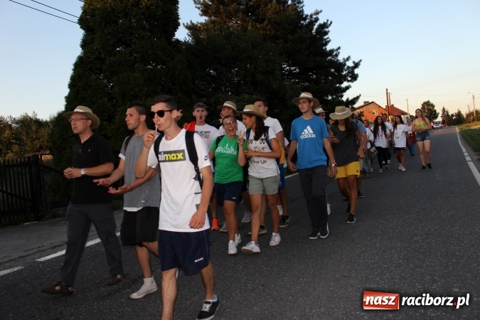Zdjęcie w galerii na portalu naszraciborz.pl: Światowe Dni Młodzieży. Droga świata w Pogrzebieniu  wiadomości z regionu