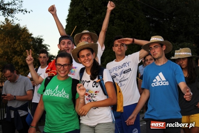 Zdjęcie w galerii na portalu naszraciborz.pl: Światowe Dni Młodzieży. Droga świata w Pogrzebieniu  wiadomości z regionu