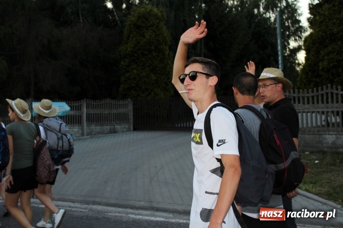 Zdjęcie w galerii na portalu naszraciborz.pl: Światowe Dni Młodzieży. Droga świata w Pogrzebieniu  wiadomości z regionu