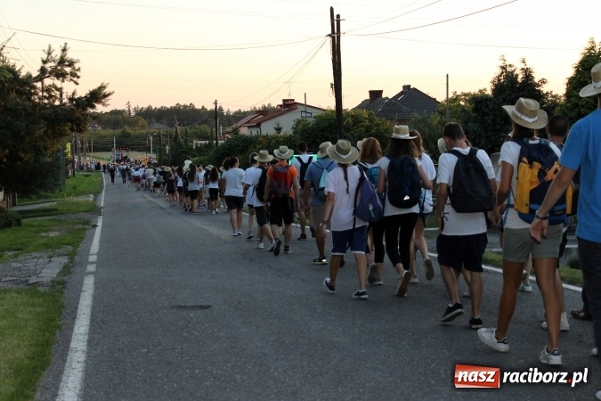 Zdjęcie w galerii na portalu naszraciborz.pl: Światowe Dni Młodzieży. Droga świata w Pogrzebieniu  wiadomości z regionu
