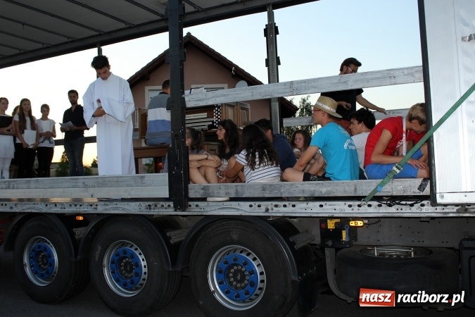 Zdjęcie w galerii na portalu naszraciborz.pl: Światowe Dni Młodzieży. Droga świata w Pogrzebieniu  wiadomości z regionu