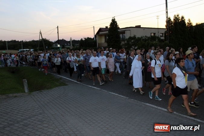 Zdjęcie w galerii na portalu naszraciborz.pl: Światowe Dni Młodzieży. Droga świata w Pogrzebieniu  wiadomości z regionu