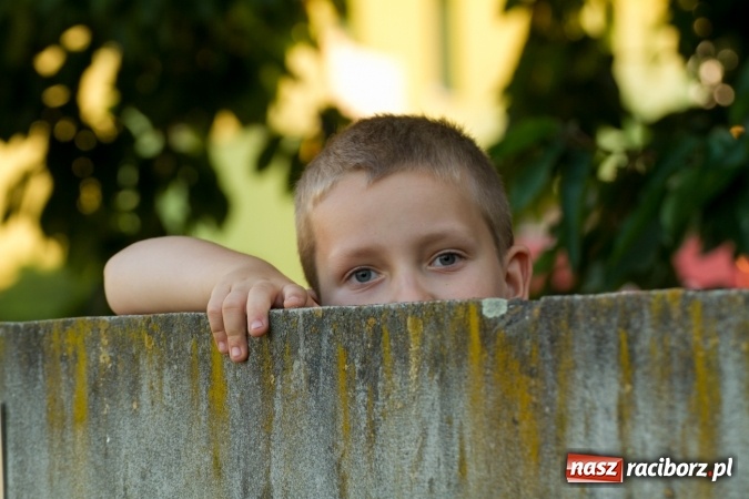 Zdjęcie w galerii na portalu naszraciborz.pl: Włosi i Brazylijczycy na drodze krzyżowej w Pietrowicach Wielkich wiadomości z regionu