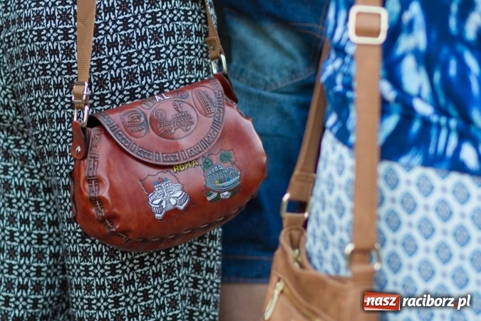 Zdjęcie w galerii na portalu naszraciborz.pl: Włosi i Brazylijczycy na drodze krzyżowej w Pietrowicach Wielkich wiadomości z regionu