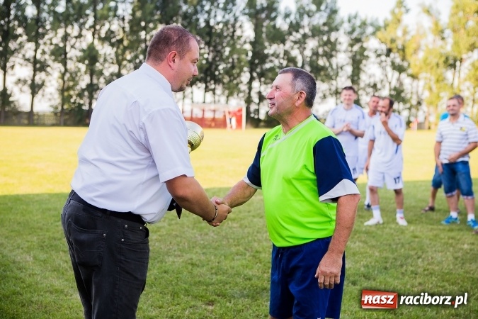 Zdjęcie w galerii na portalu naszraciborz.pl: Turniej oldbojów w Owsiszczach: Krzyżanowice z Pucharem Wójta wiadomości z regionu