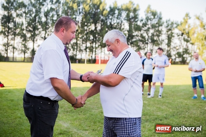 Zdjęcie w galerii na portalu naszraciborz.pl: Turniej oldbojów w Owsiszczach: Krzyżanowice z Pucharem Wójta wiadomości z regionu