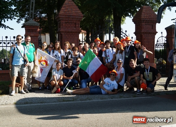 Zdjęcie w galerii na portalu naszraciborz.pl: Samborowice sercem z pielgrzymami z Włoch wiadomości z regionu