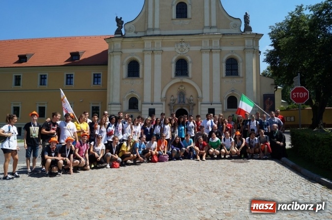 Zdjęcie w galerii na portalu naszraciborz.pl: Samborowice sercem z pielgrzymami z Włoch wiadomości z regionu