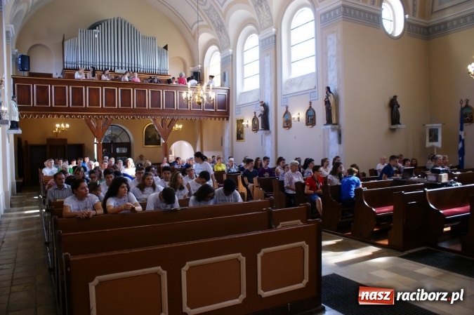 Zdjęcie w galerii na portalu naszraciborz.pl: Samborowice sercem z pielgrzymami z Włoch wiadomości z regionu