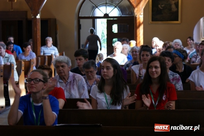 Zdjęcie w galerii na portalu naszraciborz.pl: Samborowice sercem z pielgrzymami z Włoch wiadomości z regionu