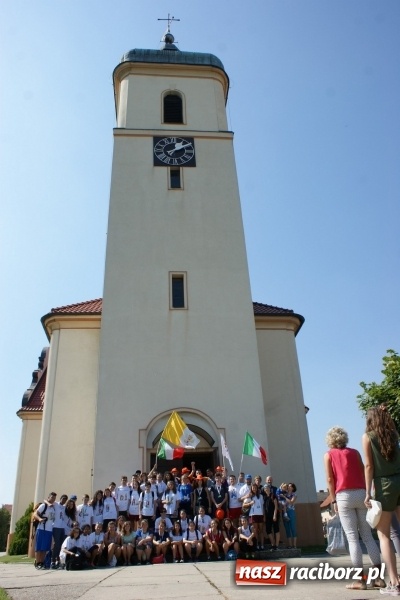 Zdjęcie w galerii na portalu naszraciborz.pl: Samborowice sercem z pielgrzymami z Włoch wiadomości z regionu