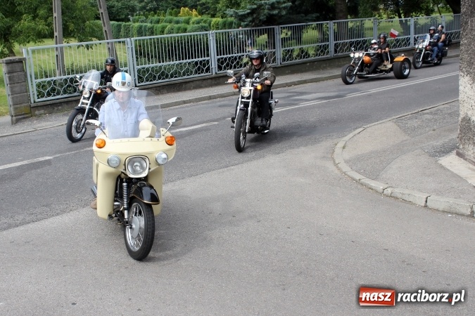 Zdjęcie w galerii na portalu naszraciborz.pl: Korowód motocyklowy w Pogrzebieniu wiadomości z regionu