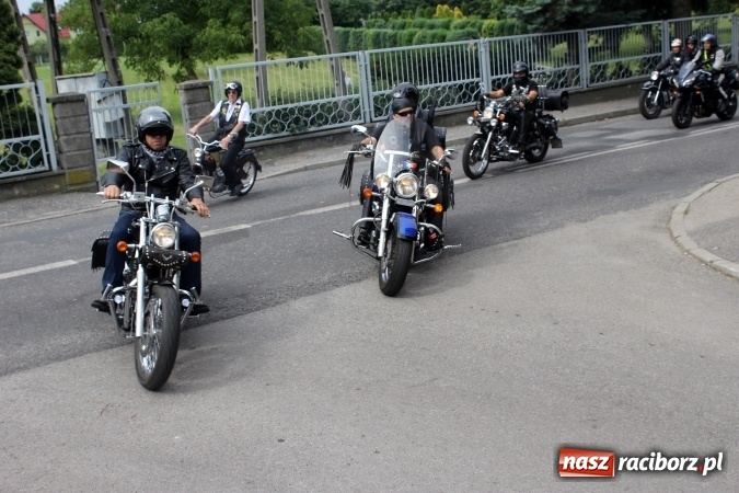 Zdjęcie w galerii na portalu naszraciborz.pl: Korowód motocyklowy w Pogrzebieniu wiadomości z regionu