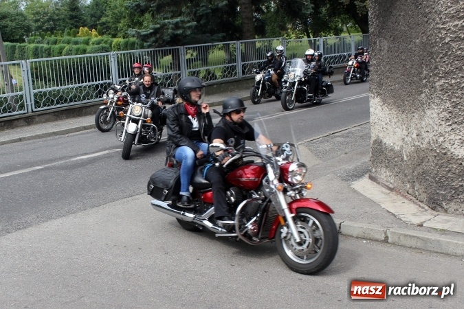 Zdjęcie w galerii na portalu naszraciborz.pl: Korowód motocyklowy w Pogrzebieniu wiadomości z regionu